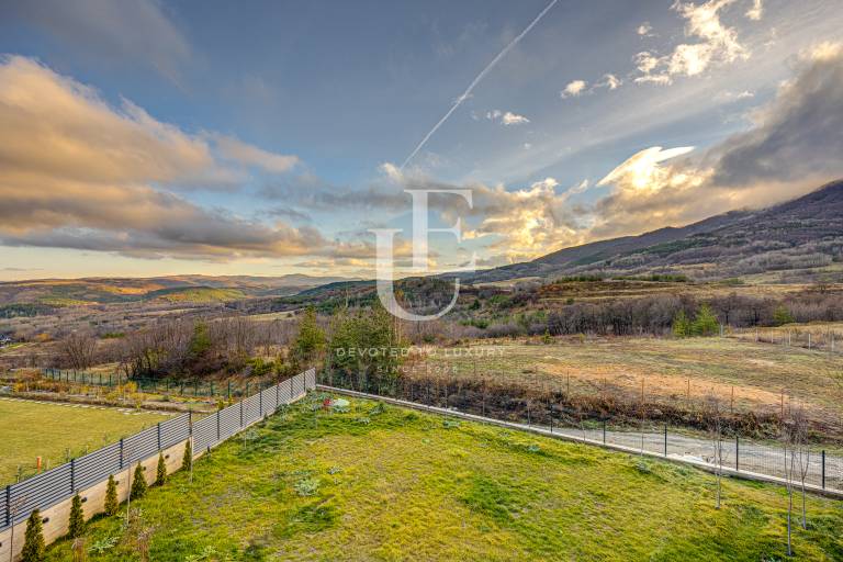 Brand-new house with southern exposure and a view of Vitosha Moun