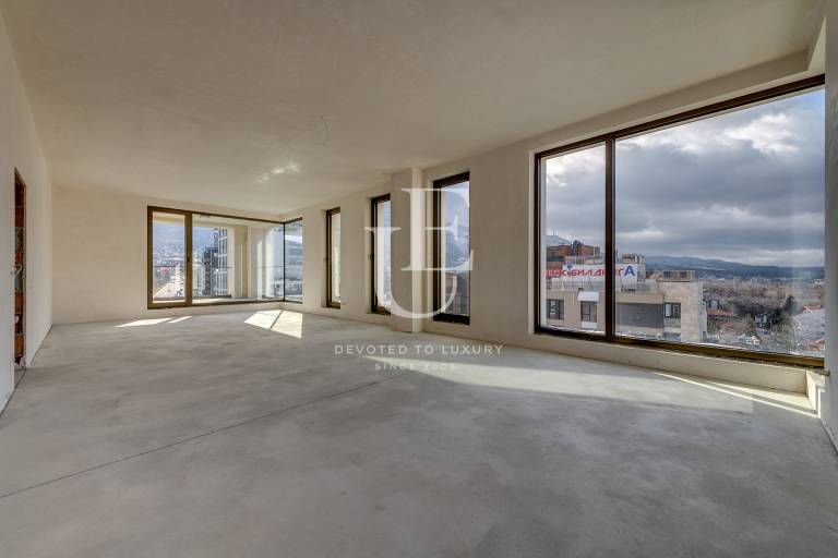 Penthouse for sale in a luxury building in Krastova Vada