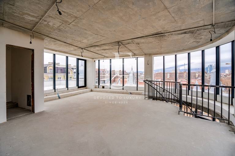 Exclusive office with panoramic views in a premium location