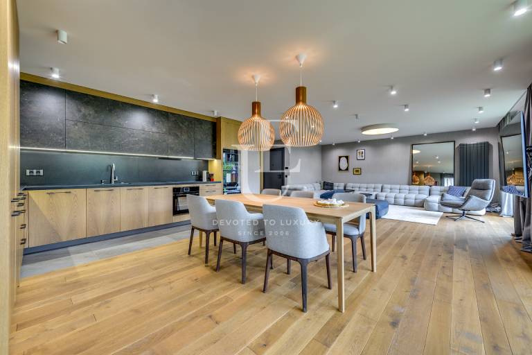 Партерен апартамент с 3 спални в затворен комплекс