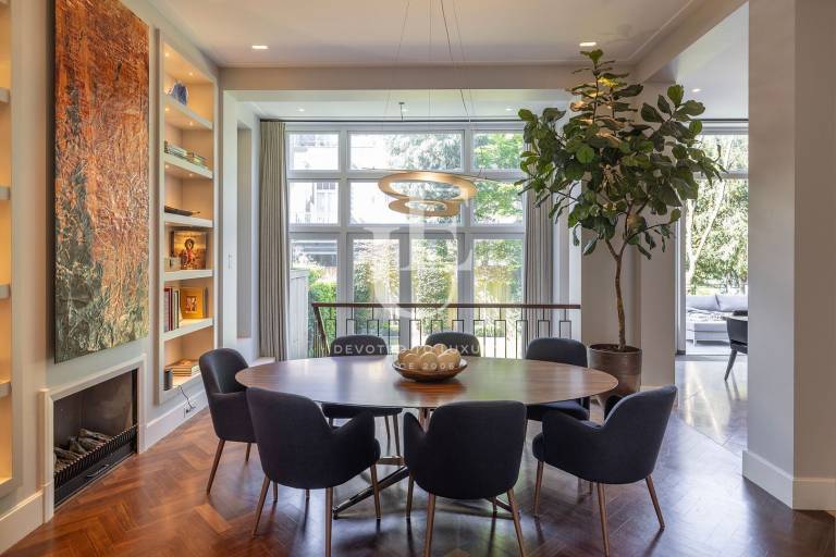 Градски дом със седем спални в централен Амстердам