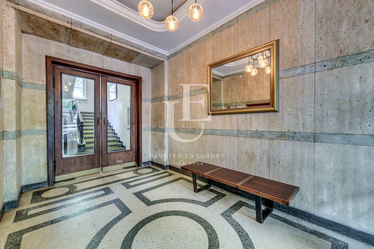 Aristocratic apartment for sale next to St. Alexander Nevsky