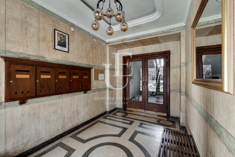 Aristocratic apartment for sale next to St. Alexander Nevsky