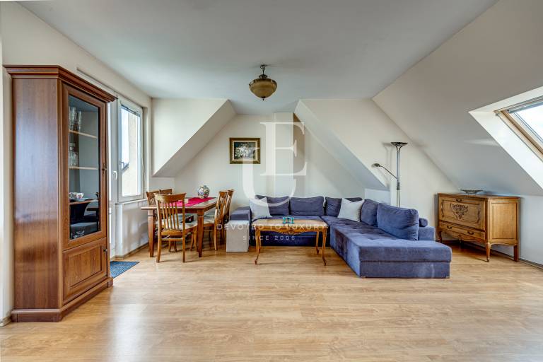 Тристаен апартамент в сграда с асаньор на ул. Панайот Волов