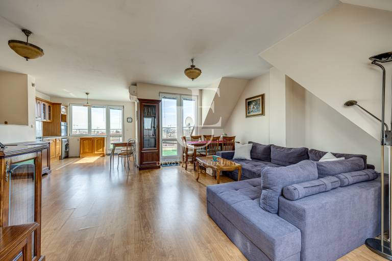 Two bedroom apartment with elevator in the centre