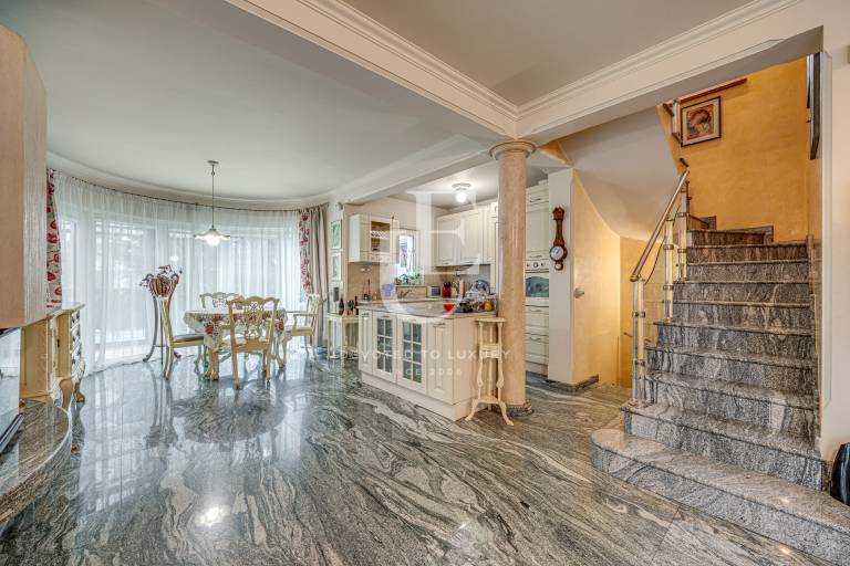 Cozy fully firnished small hause 