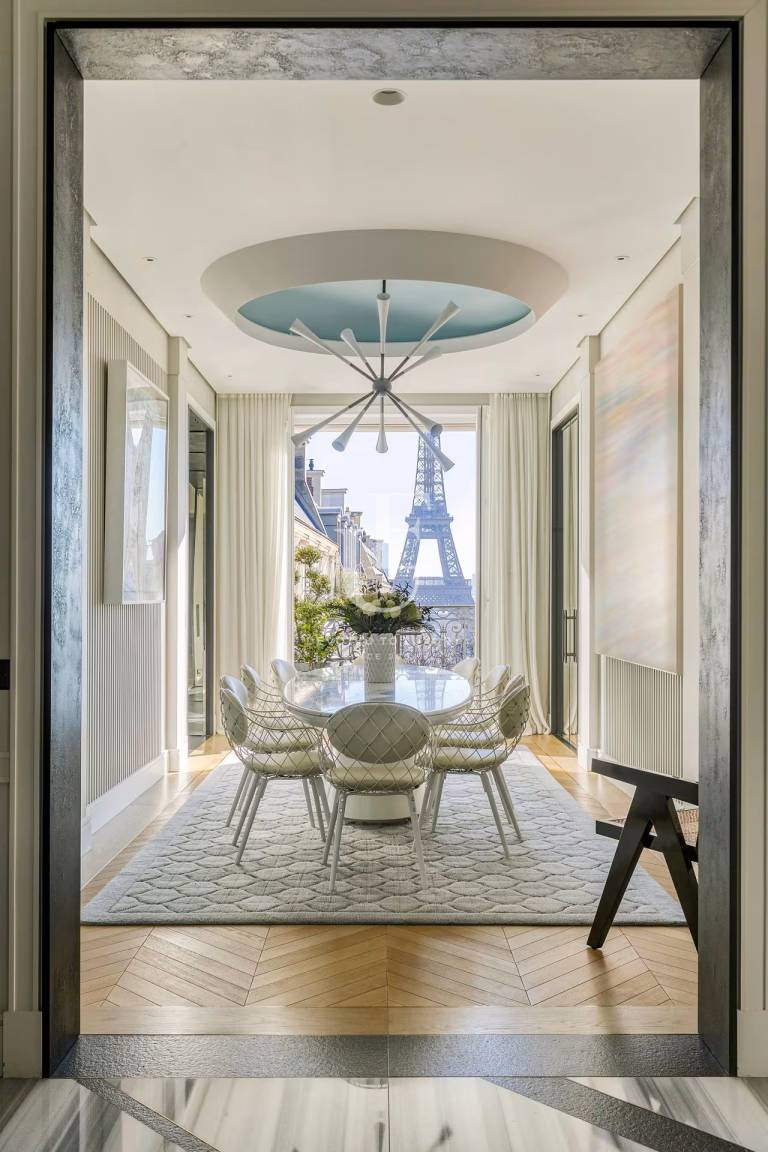 Sumptuous apartment for sale with Eiffel Tower view