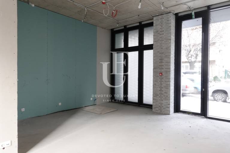 Магазин под наем в кв. „Оборище“