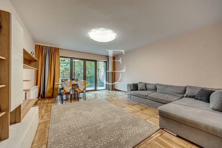 Напълно обзаведен етаж на къща за продажба 