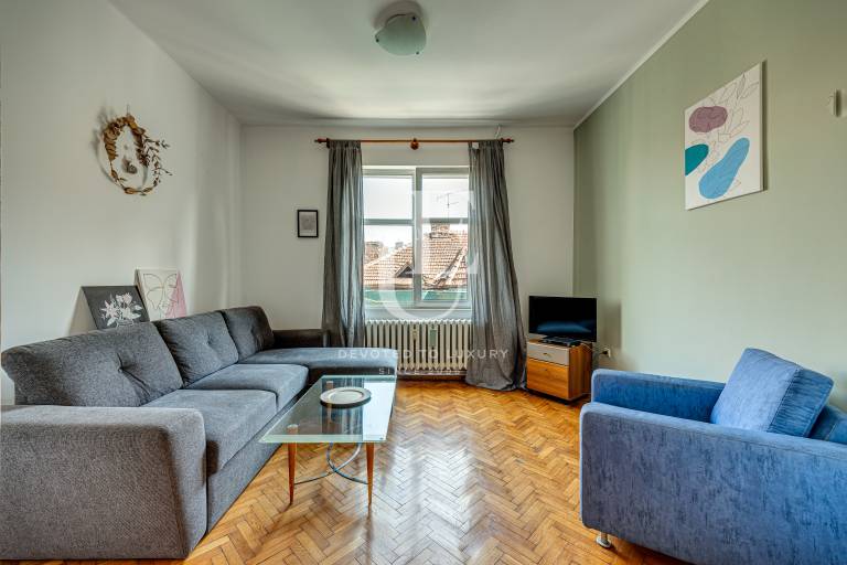 Two separate floors for sale on Angel Kanchev Street