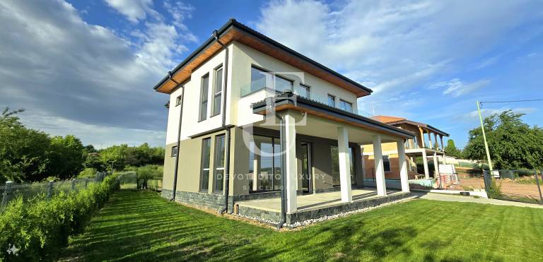 New, modern detached house in the village of Vakarel with wonderf