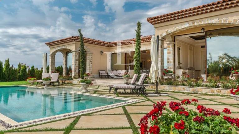 A luxury house in a prestigious complex in Sunny Beach for sale