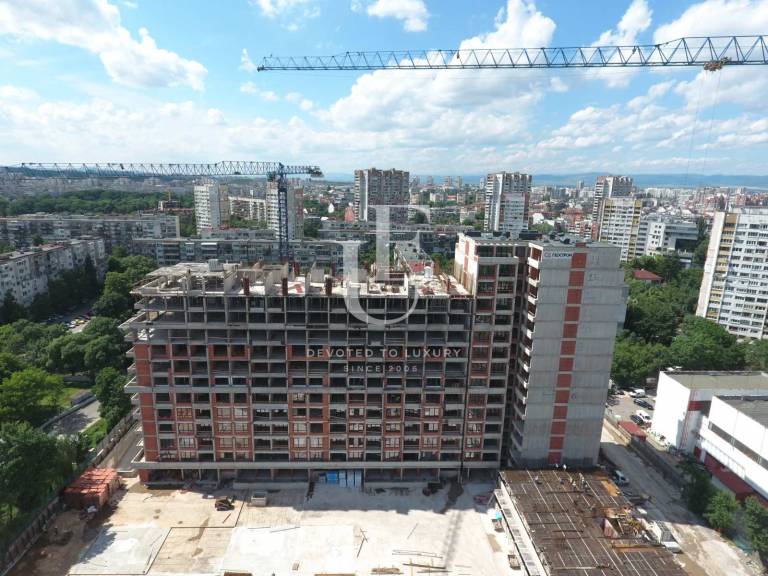 Тристаен апартамент за продажба до парк "Възраждане"