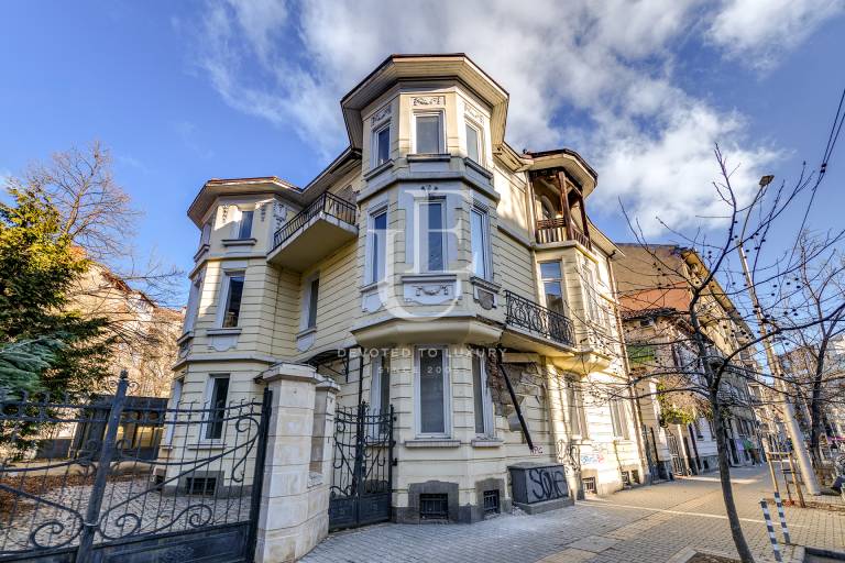 Емблематична къща в центъра на София за продажба
