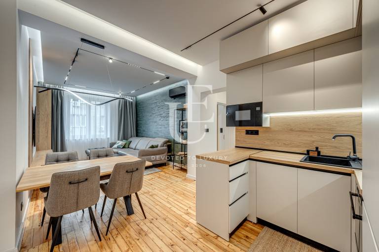 Нов, прекрасно обзаведен тристаен апартамент в идеален център