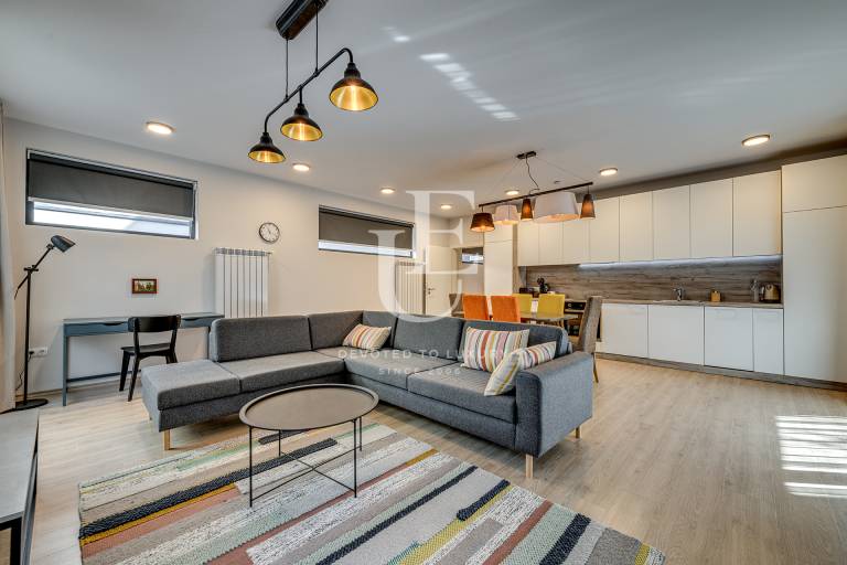 Designer apartment with an English yard for rent