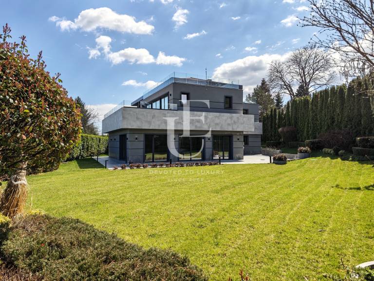 Многостаен апартамент за продажба в кв. Бояна