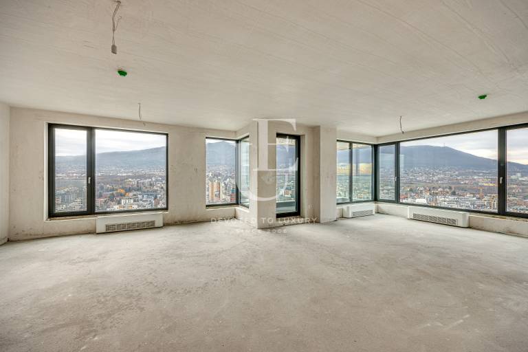 Unique penthouse in an exclusive building with 4 bedrooms