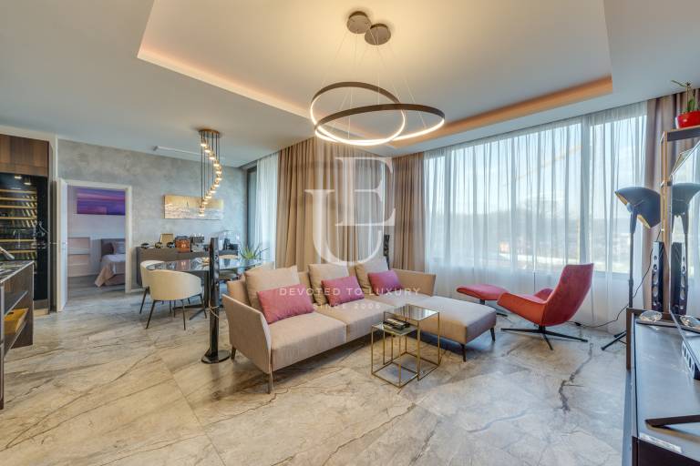 Luxurious apartment in the building Diamant