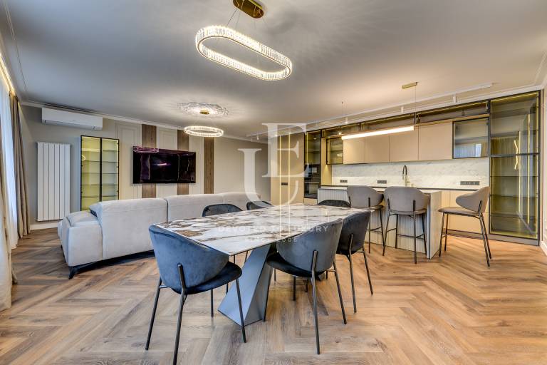 Луксозен тристаен апартамент в премиум сграда на бул.България