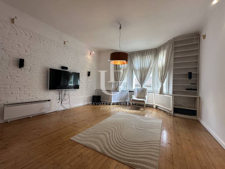 Very spacious and sunny apartment just next to Vitoshka