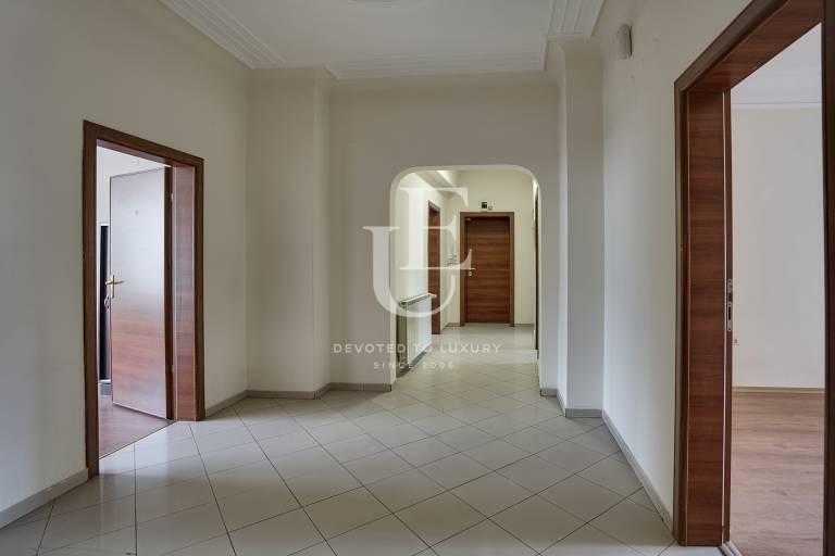 large apartment in the very center, for sale