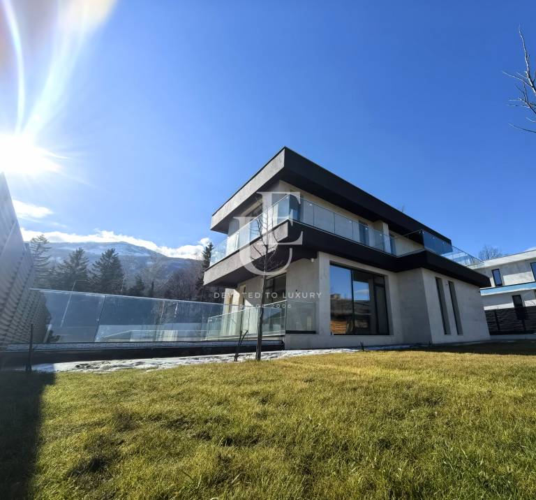 Нова къща в района на Киноцентъра, за продажба