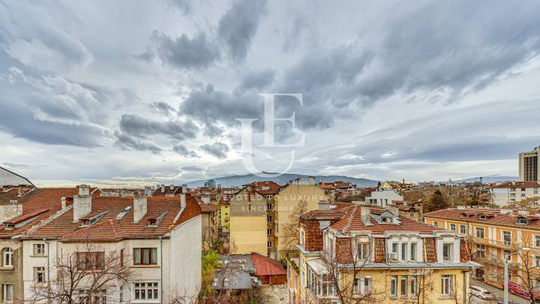 Ул. Солунска, панорамен тристаен апартамент под наем