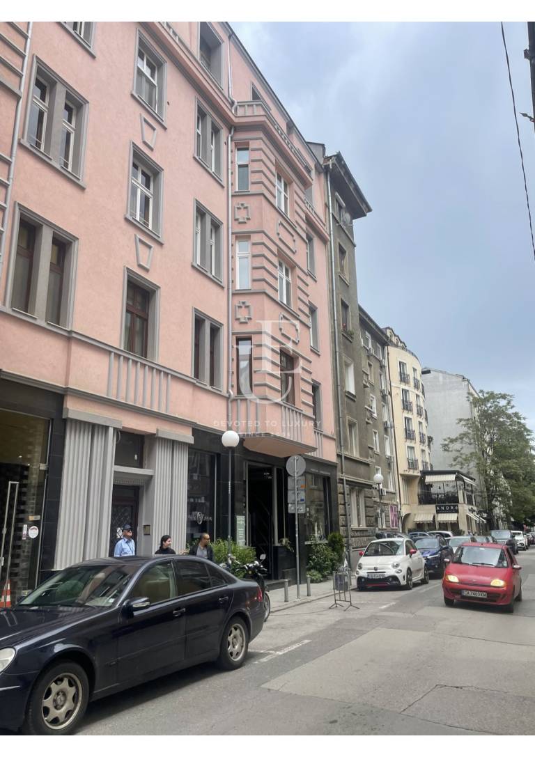  Изключтителен апартамент под наем на улица Аксаков
