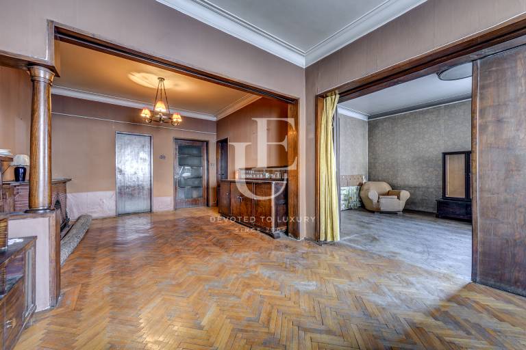 Aristocratic two br apartment in a elevator building 