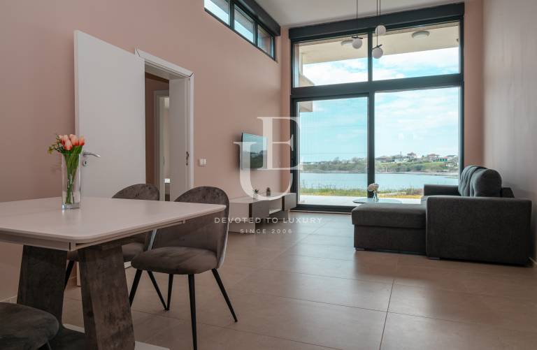 Magnificent single-storey house on the seashore, Lozenets village