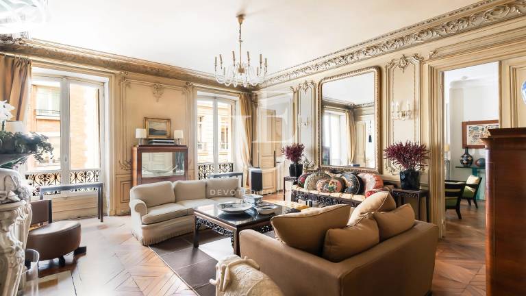 Splendid apartment next to Champs--Elysees (8th arrondissement)