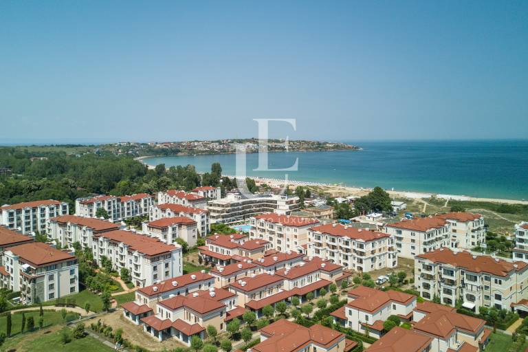 Ваканционен апартамент в петзвезден комплекс на плаж Каваци