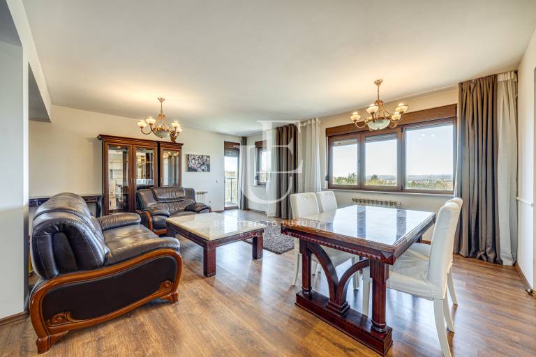 Тристаен апартамент под наем в затворен комплекс