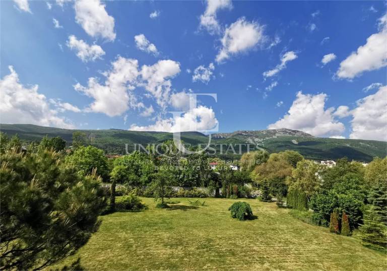 Flat and sunny plot with a perfect location in Dragalevtsi Qt.