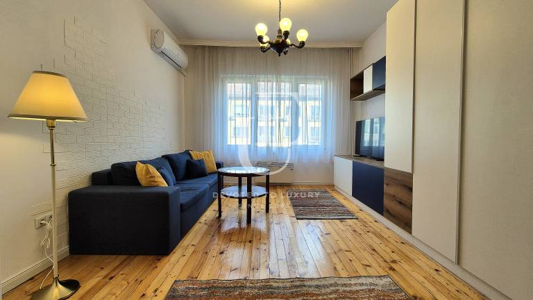 Luxury one bedroom apartment in top center for rent