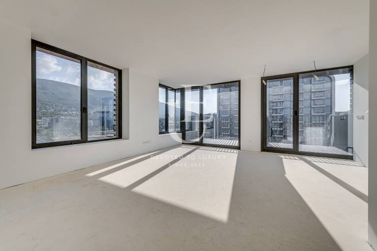 Spacious one-bedroom apartment in a sought-after complex in south