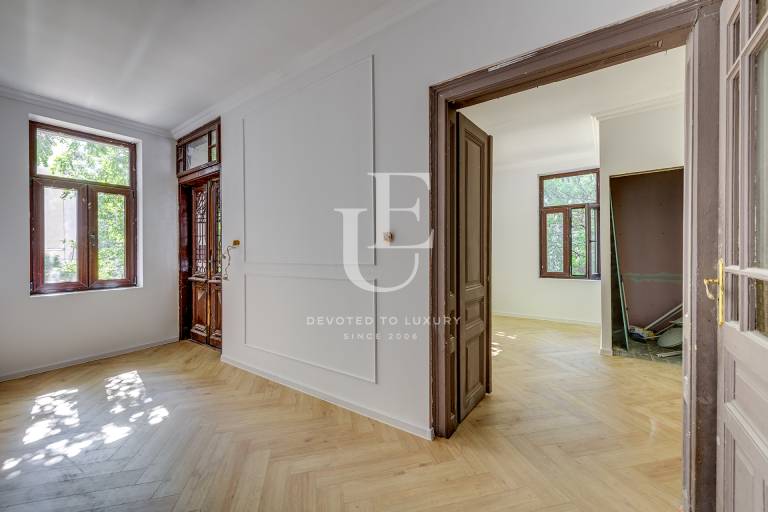 An exceptional house in the city center