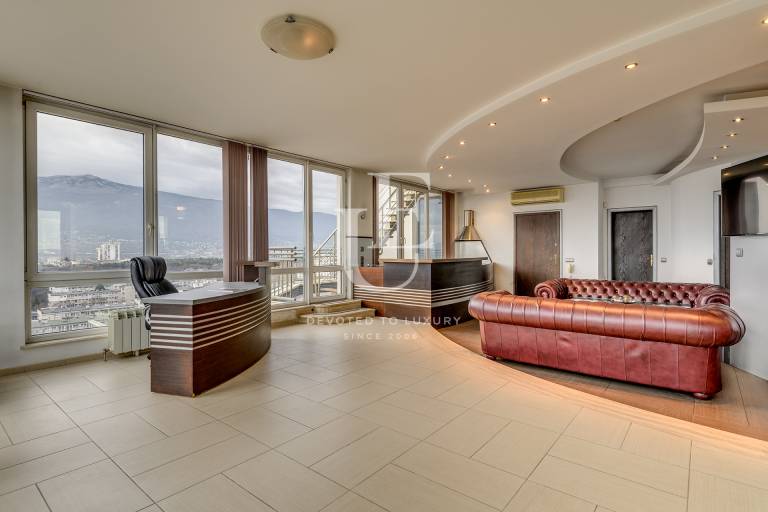 Unique penthouse for sale with panoramic 360 views
