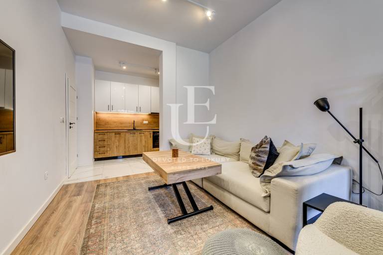 Stylish one-bedroom furnished apartment in a gated complex