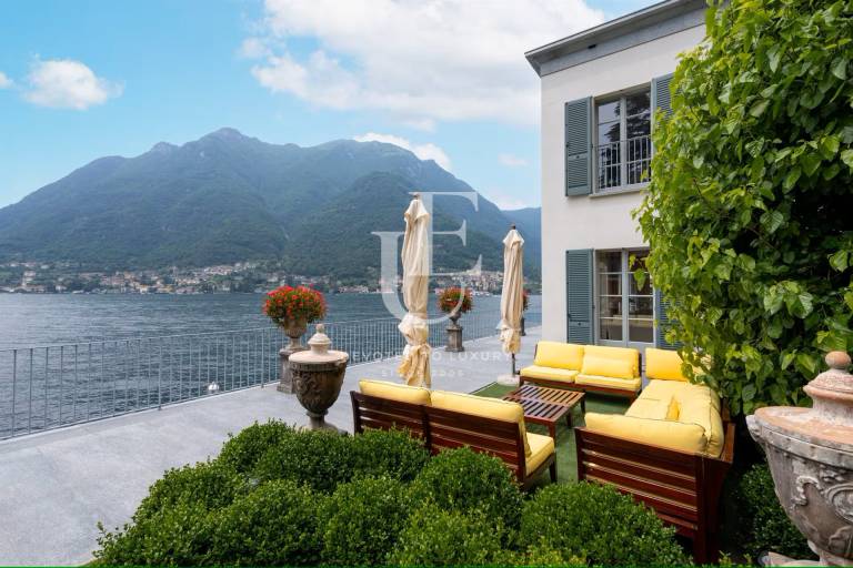 Prestigious villa for sale on Lake Como
