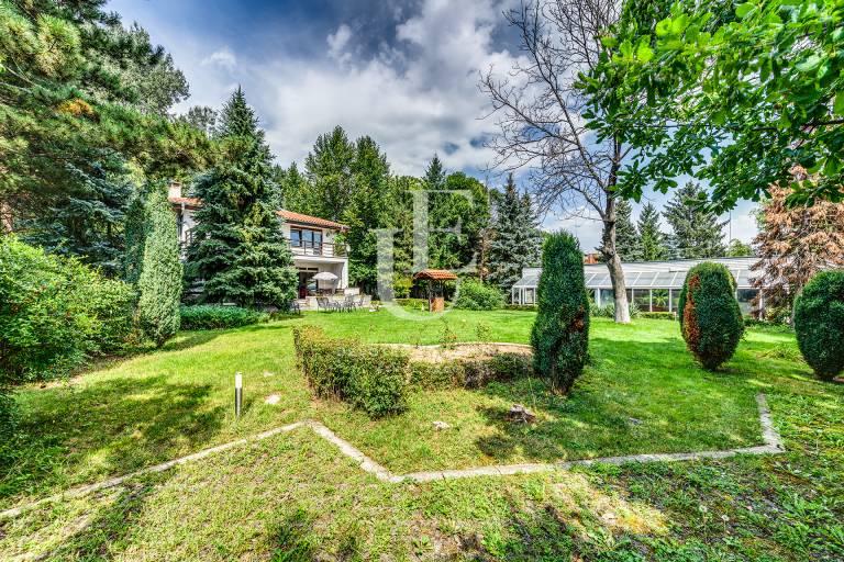 Magnificent Mansion for sale in the center of Bankya