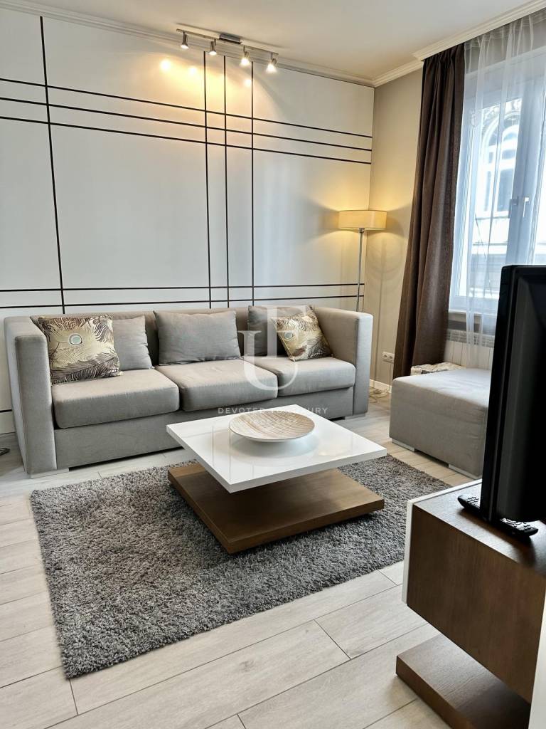 Стилен двустаен апартамент под наем срещу Руската църква