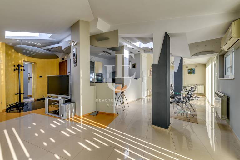 Bright and spacious apartment with panoramic views of the city