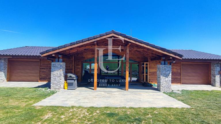 Wonderful Chalet for Sale with Mountain View