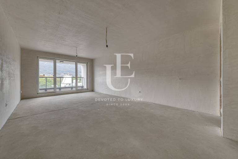 Тристаен апартамент за продажба в затворен комплекс