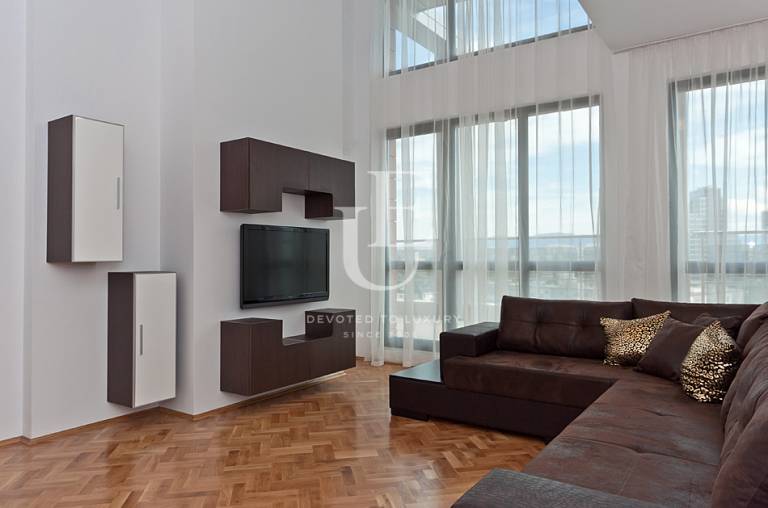 Two-bedroom apartment with double height in an elite complex