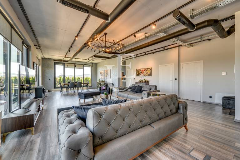 Prestigious office in Hladilnik district for sale