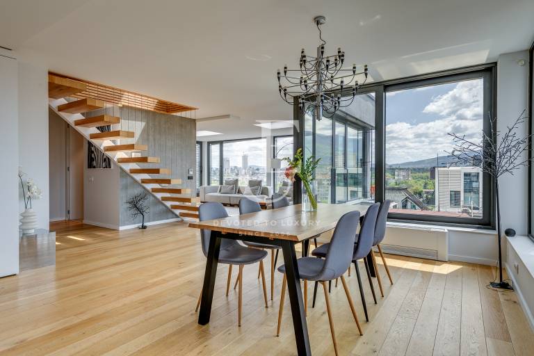Penthouse with 360 Panoramic Views near the Medical University