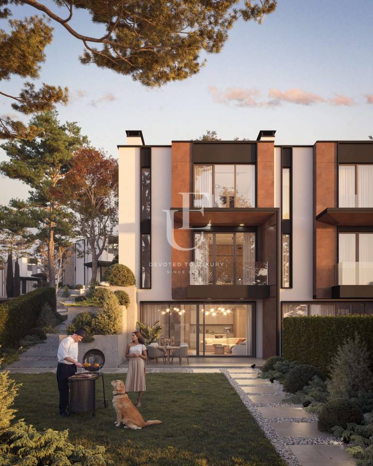  Boutique townhouse in a gated complex